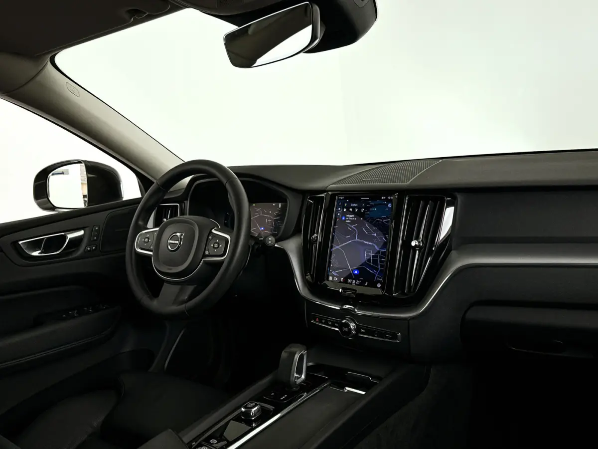 B5 Momentum Business | Parkeercamera | Harman Kardon | Stoel- en Stuurverwarming | Trekhaak