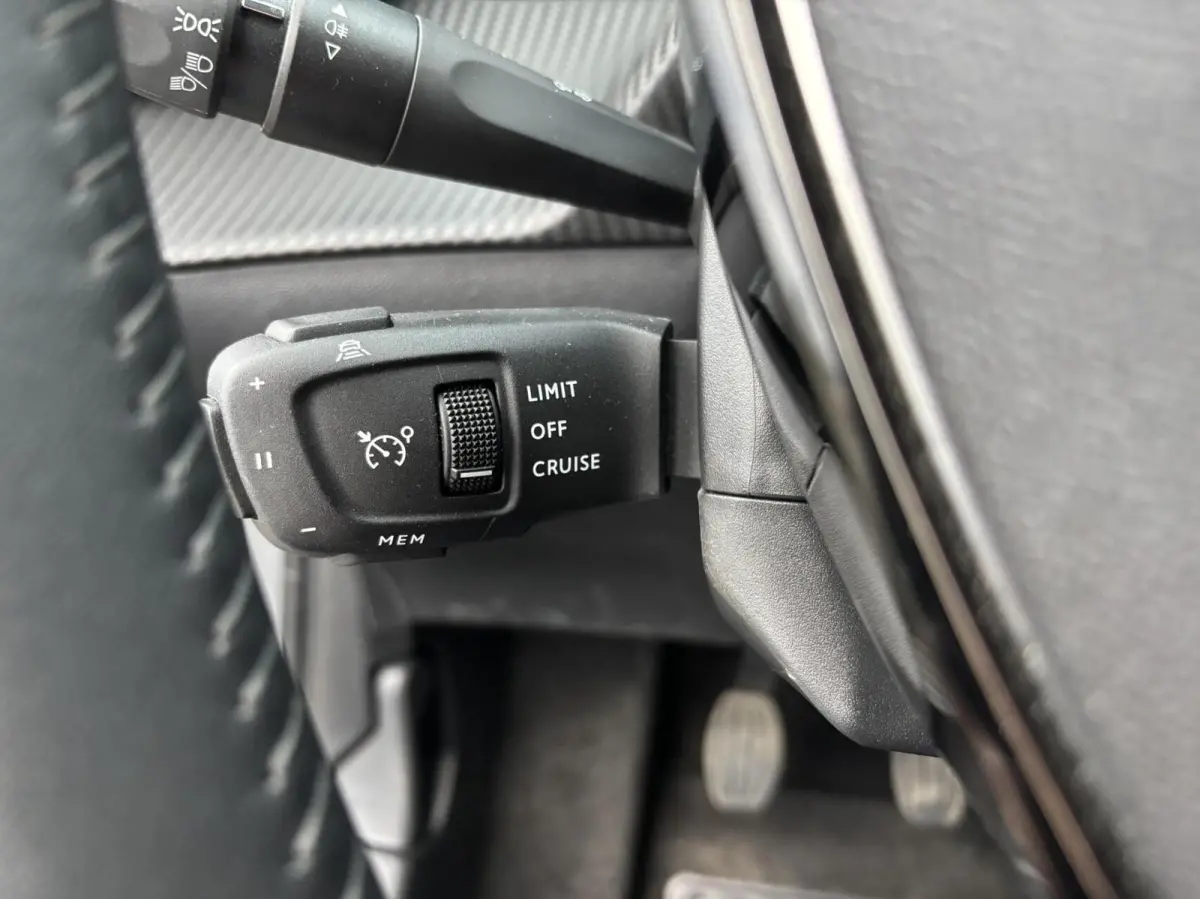 1.2 100 PK Allure | AppleCarPlay/AndroidAuto | 360 Camera | Adaptieve Cruise Control| Dodehoek detectie | 21.596 km!!