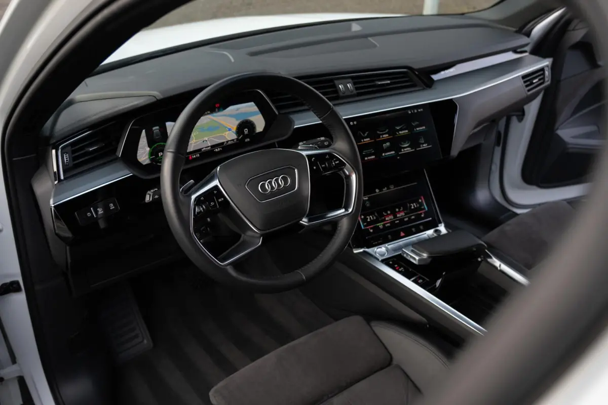 55 Quattro 95 kWh|Advanced S-Line|1ste Eig|Trekhaak|Luchtvering|Virtual|Adaptive Cruise control|360° Camera|Dealer Onderhouden