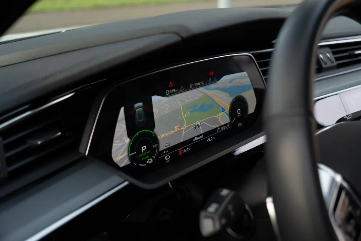 55 Quattro 95 kWh|Advanced S-Line|1ste Eig|Trekhaak|Luchtvering|Virtual|Adaptive Cruise control|360° Camera|Dealer Onderhouden