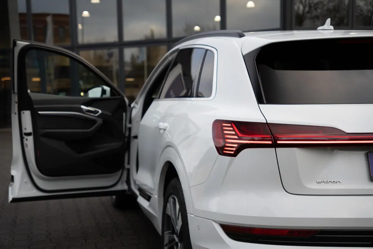 55 Quattro 95 kWh|Advanced S-Line|1ste Eig|Trekhaak|Luchtvering|Virtual|Adaptive Cruise control|360° Camera|Dealer Onderhouden