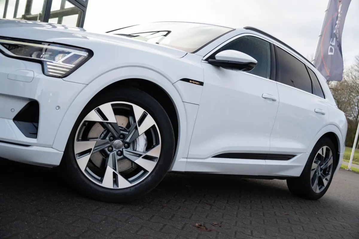 55 Quattro 95 kWh|Advanced S-Line|1ste Eig|Trekhaak|Luchtvering|Virtual|Adaptive Cruise control|360° Camera|Dealer Onderhouden