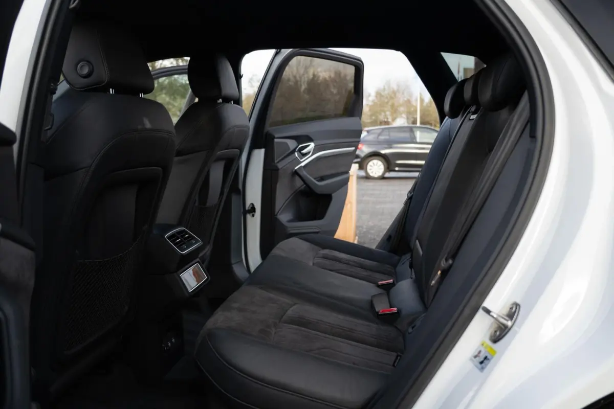 55 Quattro 95 kWh|Advanced S-Line|1ste Eig|Trekhaak|Luchtvering|Virtual|Adaptive Cruise control|360° Camera|Dealer Onderhouden