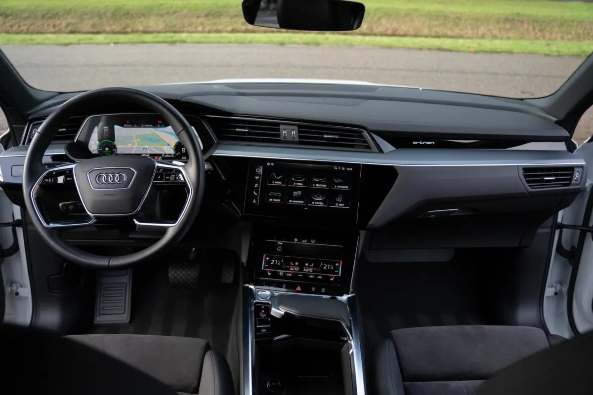 55 Quattro 95 kWh|Advanced S-Line|1ste Eig|Trekhaak|Luchtvering|Virtual|Adaptive Cruise control|360° Camera|Dealer Onderhouden