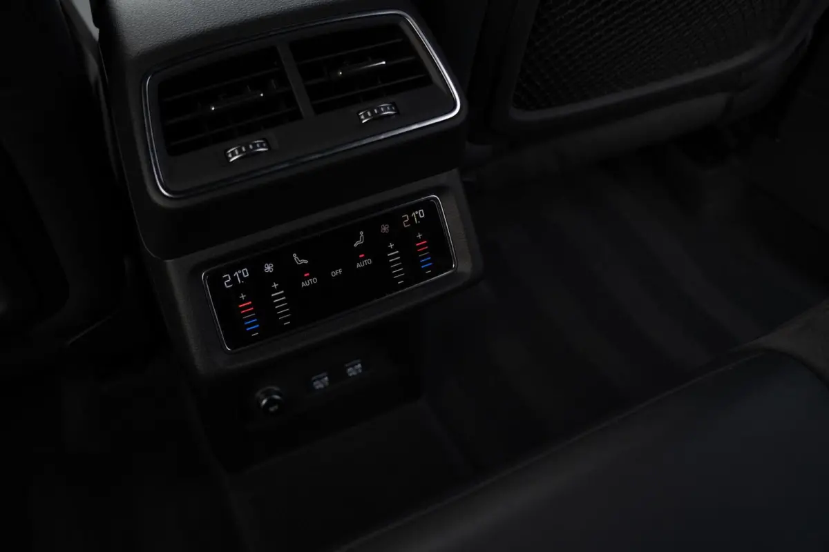 55 Quattro 95 kWh|Advanced S-Line|1ste Eig|Trekhaak|Luchtvering|Virtual|Adaptive Cruise control|360° Camera|Dealer Onderhouden