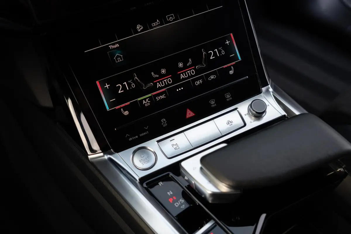 55 Quattro 95 kWh|Advanced S-Line|1ste Eig|Trekhaak|Luchtvering|Virtual|Adaptive Cruise control|360° Camera|Dealer Onderhouden