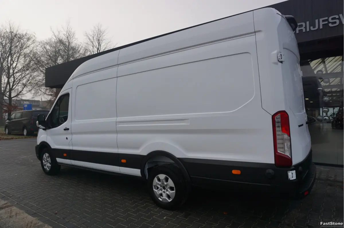 350L 130PK L4H3 BPM VRIJ!! Navi, 360° Camera, Adap. Cruise, LM Velg!! NR. A152