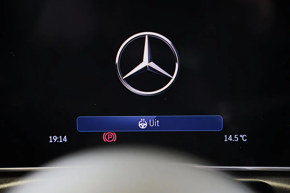 300 4MATIC AMG Line / Massage / Head Up / Memory / Aircap / Leder / Verkoeling / Burmester / 20 Inch