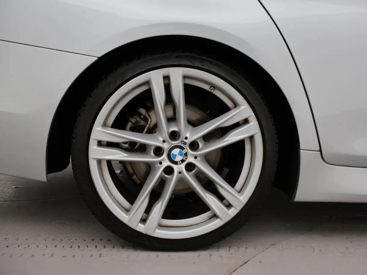 520i 260 PK M-SPORT INTERIEUR + EXTERIEUR | M SPORTSTOELEN | 20 INCH LMV
