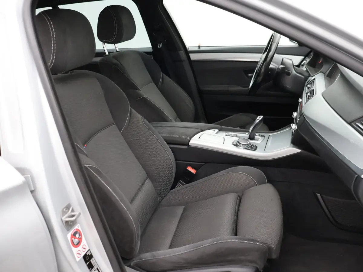 520i 260 PK M-SPORT INTERIEUR + EXTERIEUR | M SPORTSTOELEN | 20 INCH LMV