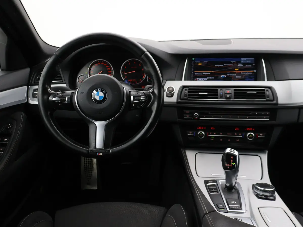 520i 260 PK M-SPORT INTERIEUR + EXTERIEUR | M SPORTSTOELEN | 20 INCH LMV