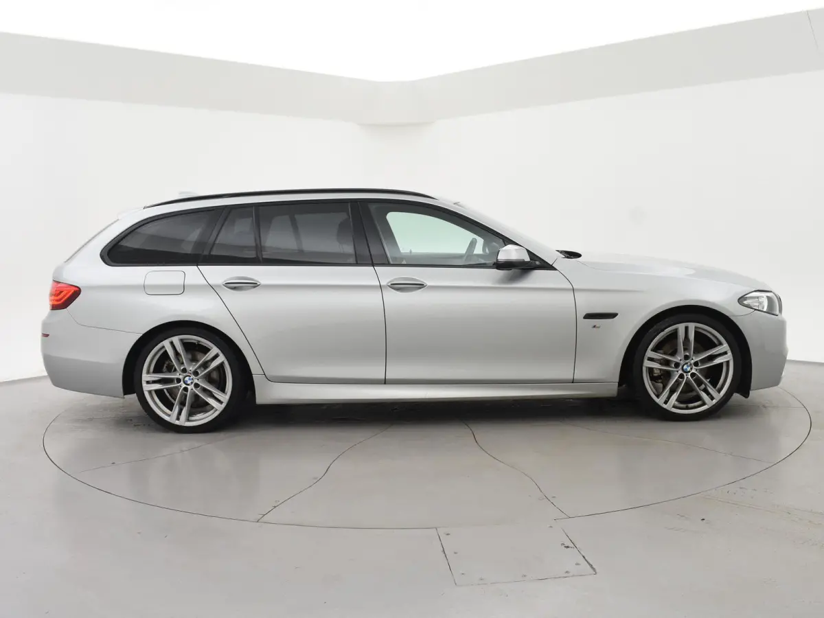 520i 260 PK M-SPORT INTERIEUR + EXTERIEUR | M SPORTSTOELEN | 20 INCH LMV