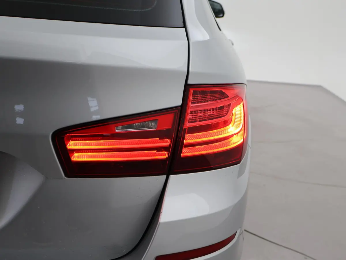 520i 260 PK M-SPORT INTERIEUR + EXTERIEUR | M SPORTSTOELEN | 20 INCH LMV