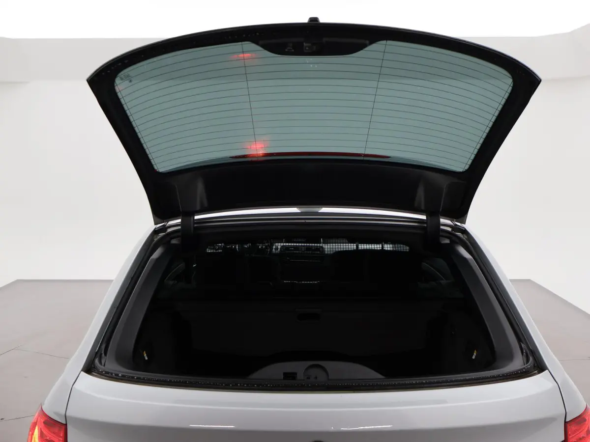 520i 260 PK M-SPORT INTERIEUR + EXTERIEUR | M SPORTSTOELEN | 20 INCH LMV