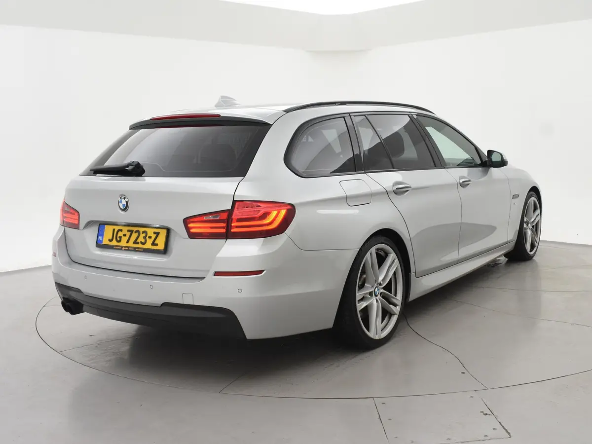 520i 260 PK M-SPORT INTERIEUR + EXTERIEUR | M SPORTSTOELEN | 20 INCH LMV