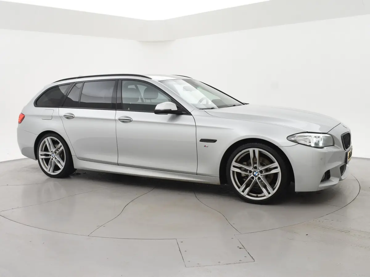 520i 260 PK M-SPORT INTERIEUR + EXTERIEUR | M SPORTSTOELEN | 20 INCH LMV