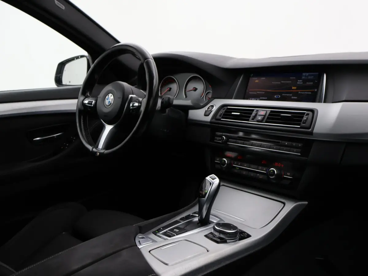 520i 260 PK M-SPORT INTERIEUR + EXTERIEUR | M SPORTSTOELEN | 20 INCH LMV