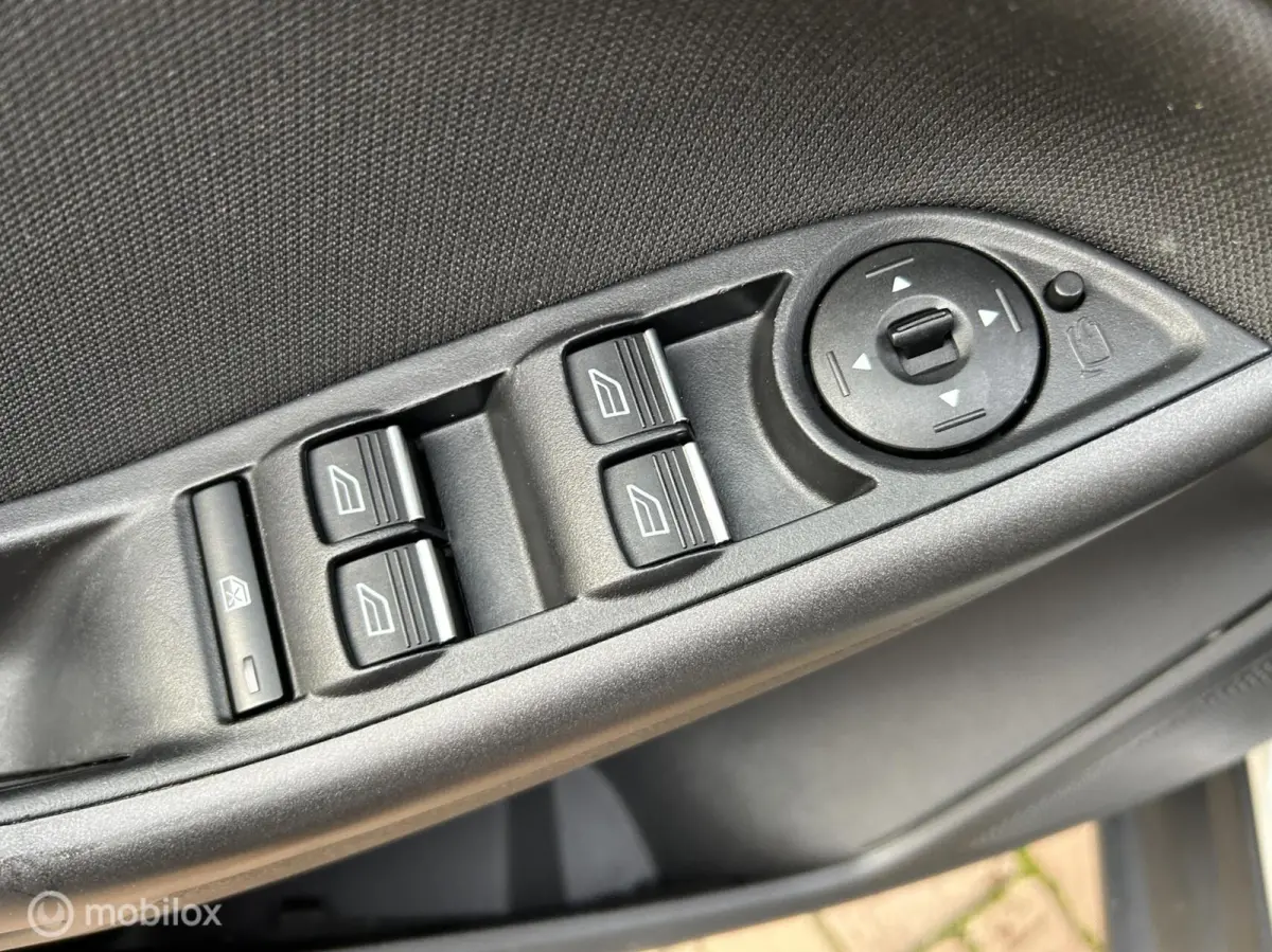 1.0 Trend * AUTOMAAT * 125 PK * NAVIGATIE * AIRCO
