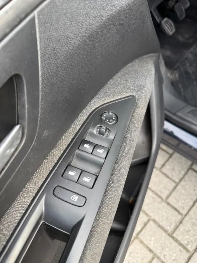 1.2 BENZINE | 5 ZITPLAATSEN | 1 JAAR GARANTIE