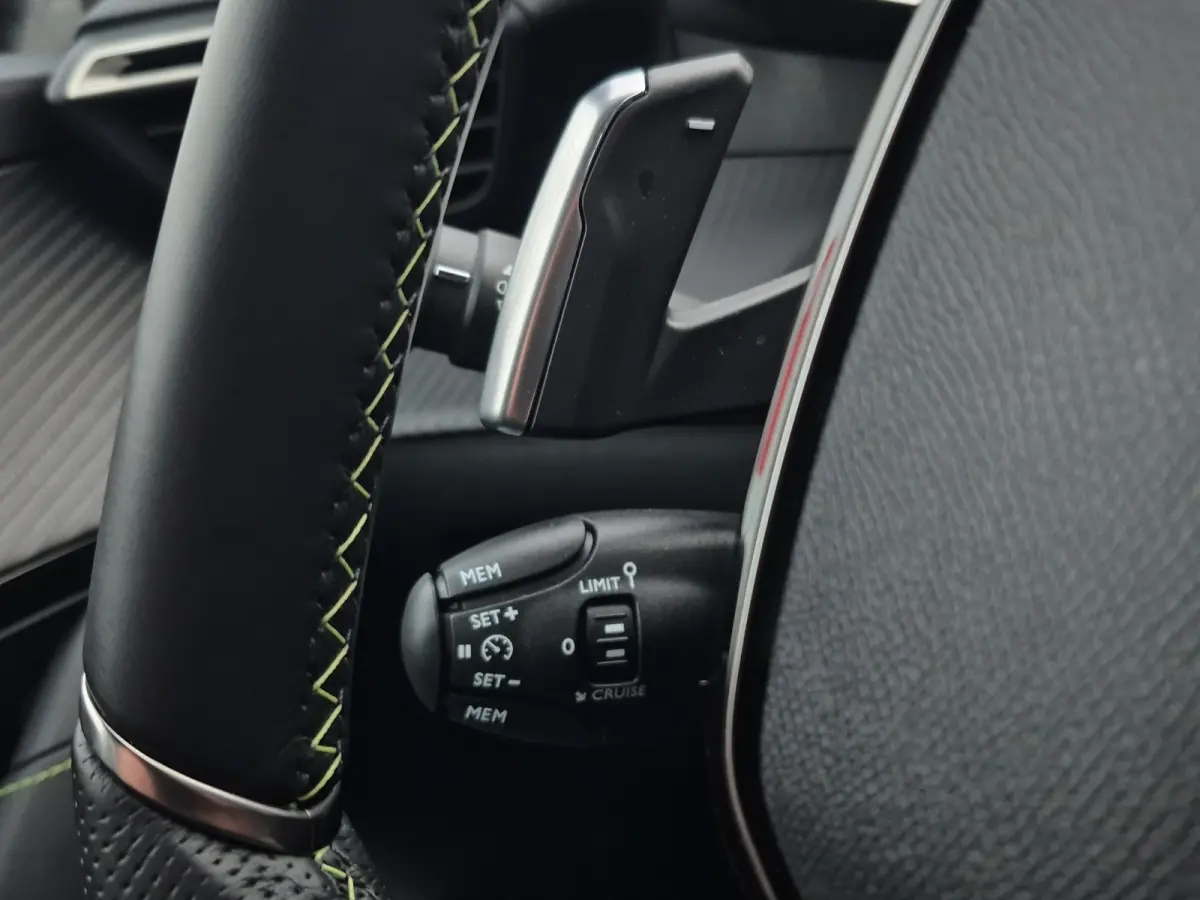 Hybrid 100 e-DCS6 GT Camera | Keyless | Full LED | Parkeersensoren | Half leder |