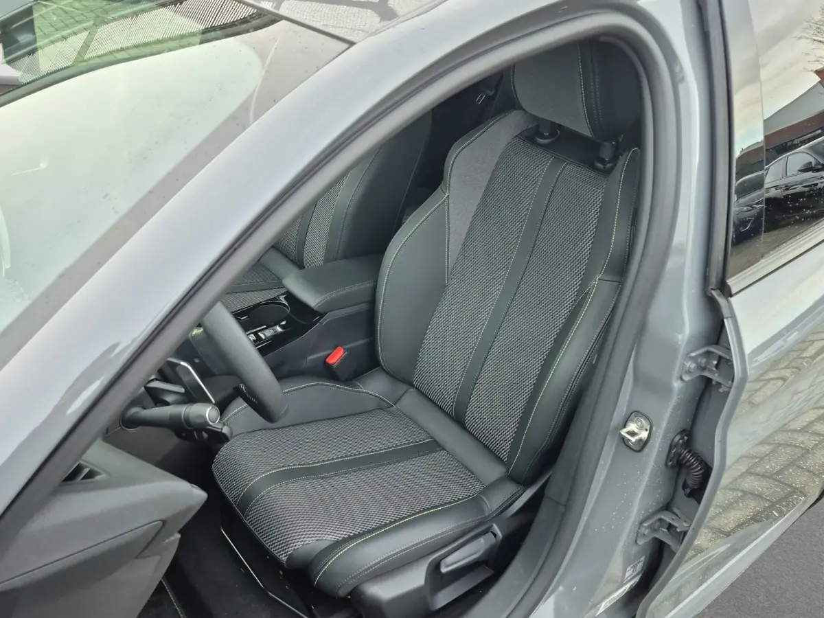 Hybrid 100 e-DCS6 GT Camera | Keyless | Full LED | Parkeersensoren | Half leder |