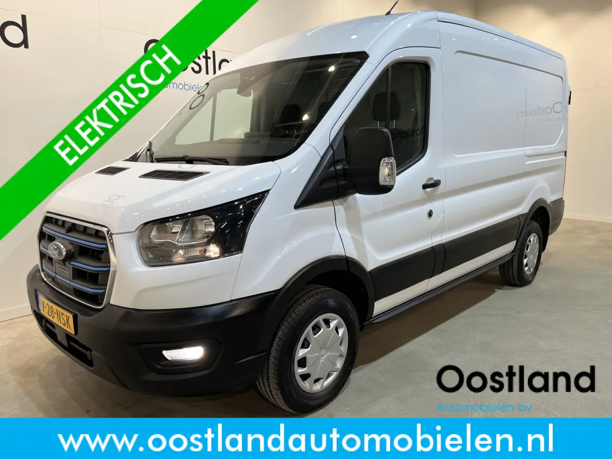 390 (3500 kg) L2H2 Trend 68 kWh 184 PK / 100% Elektrisch !! / Airco / Cruise Control / CarPlay / Camera / Navigatie / 3-Zits / 10.350 KM !!