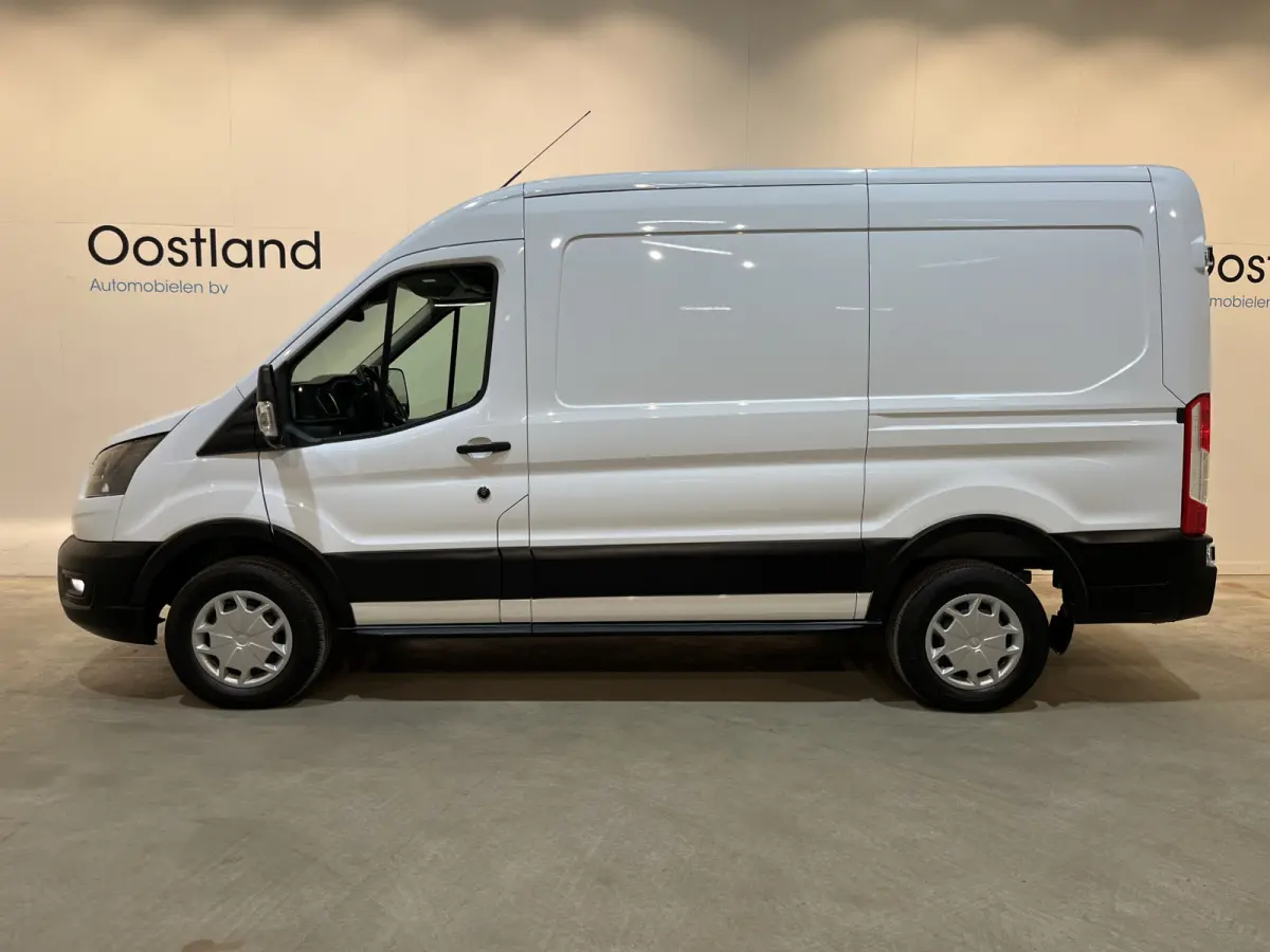 390 (3500 kg) L2H2 Trend 68 kWh 184 PK / 100% Elektrisch !! / Airco / Cruise Control / CarPlay / Camera / Navigatie / 3-Zits / 10.350 KM !!