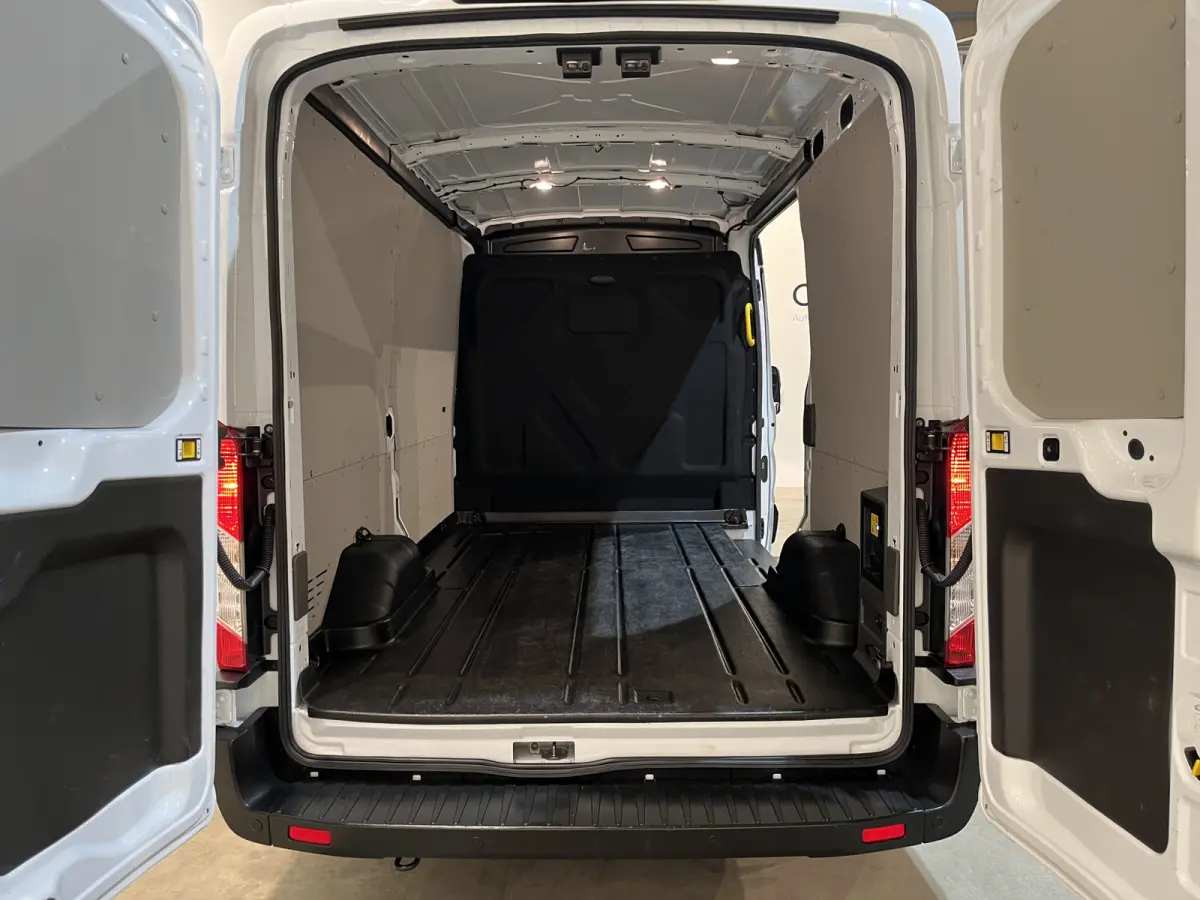390 (3500 kg) L2H2 Trend 68 kWh 184 PK / 100% Elektrisch !! / Airco / Cruise Control / CarPlay / Camera / Navigatie / 3-Zits / 10.350 KM !!