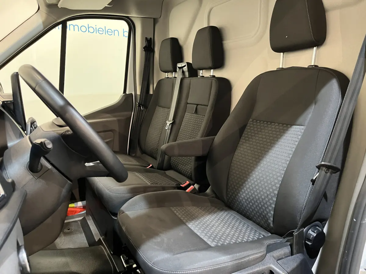 390 (3500 kg) L2H2 Trend 68 kWh 184 PK / 100% Elektrisch !! / Airco / Cruise Control / CarPlay / Camera / Navigatie / 3-Zits / 10.350 KM !!
