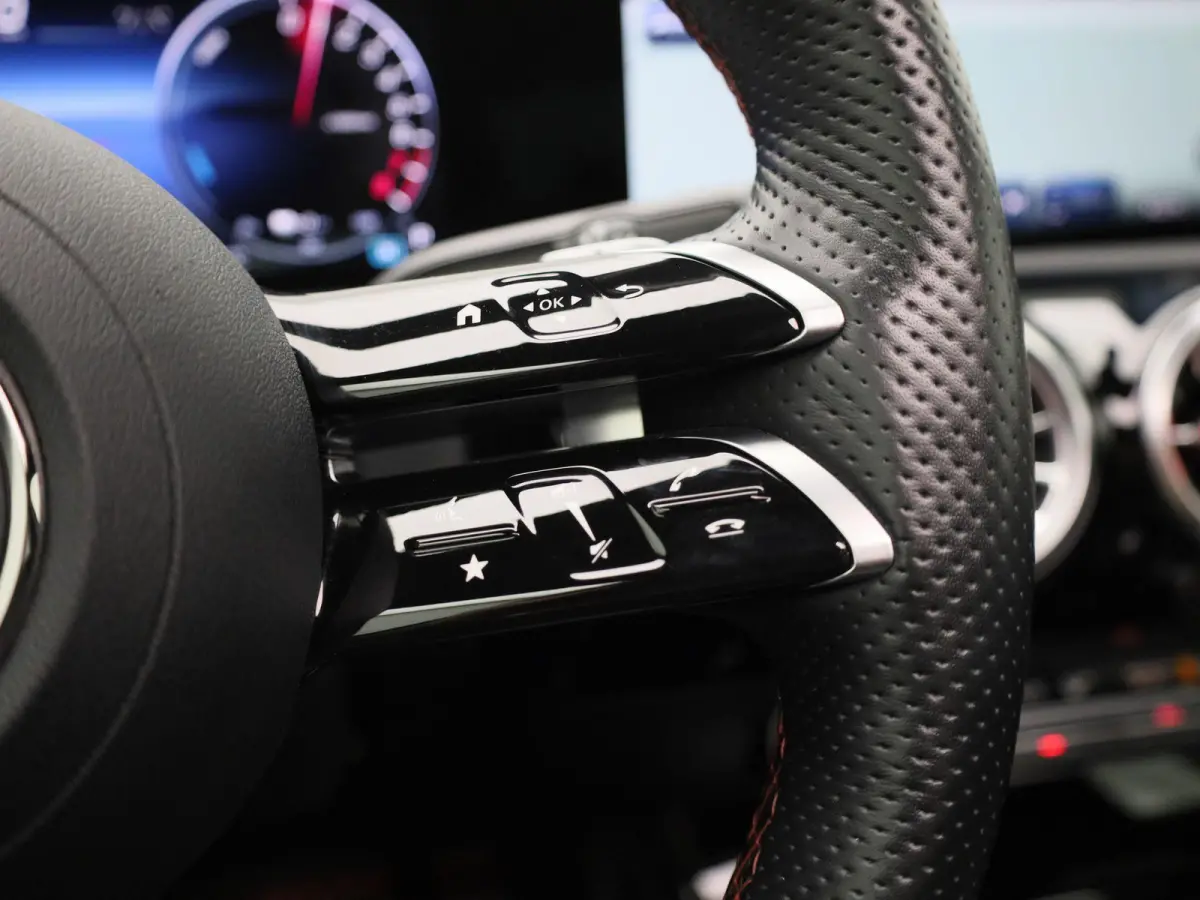 250 e AMG Line | Automaat | Apple Carplay/Android Auto | Panoramadak | Cruise Control | Achteruitrijcamera | Lichtmetalen Velgen |