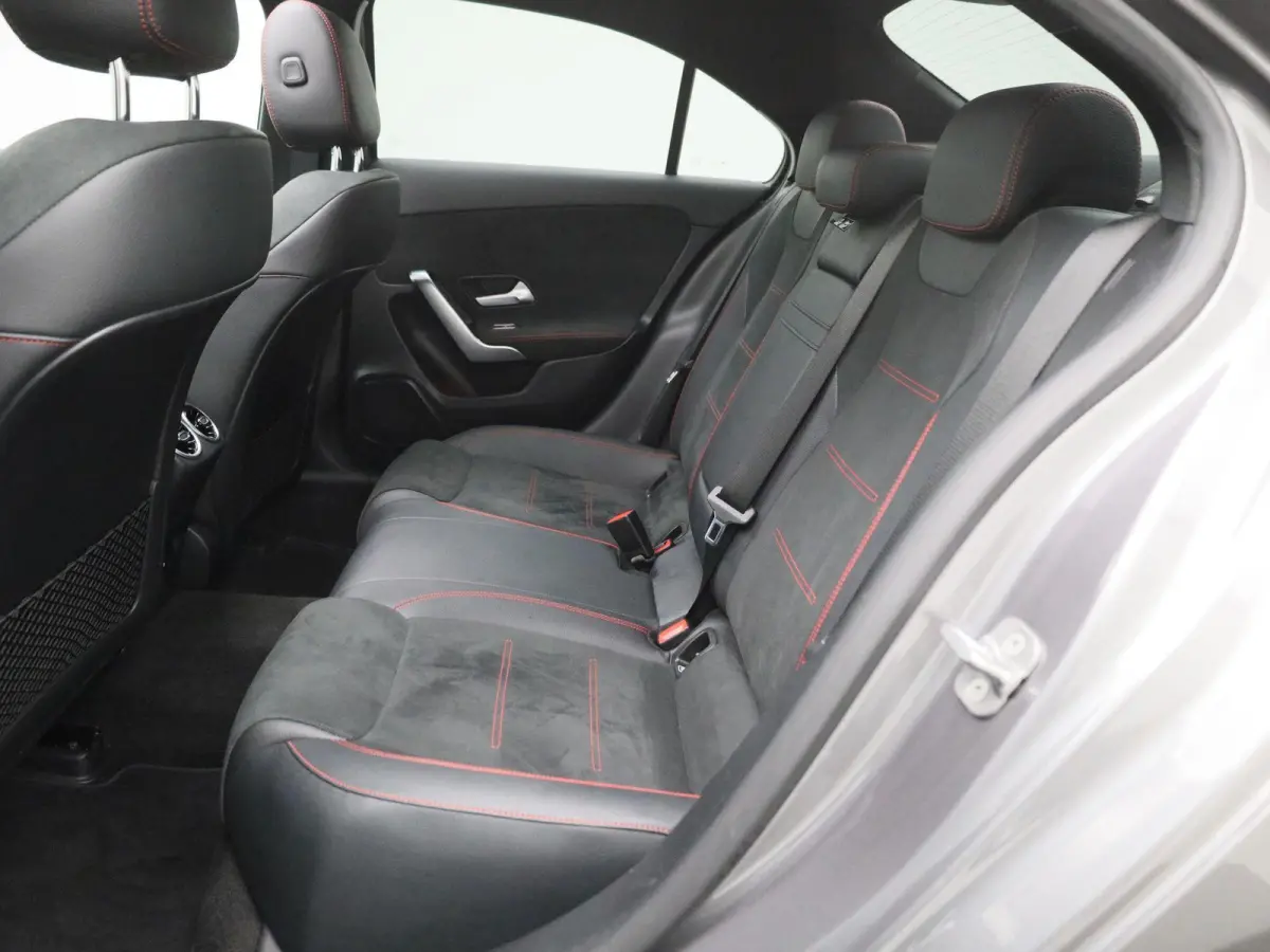 250 e AMG Line | Automaat | Apple Carplay/Android Auto | Panoramadak | Cruise Control | Achteruitrijcamera | Lichtmetalen Velgen |