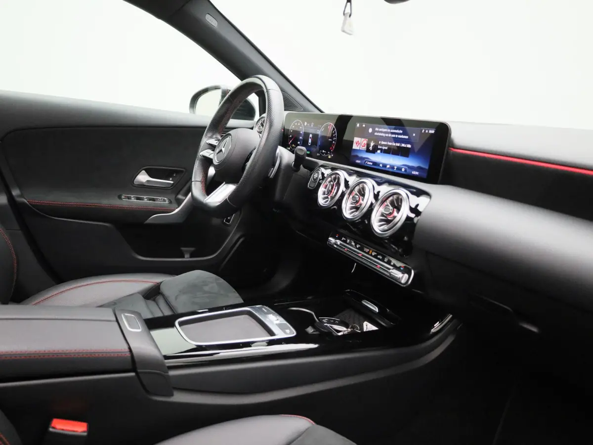 250 e AMG Line | Automaat | Apple Carplay/Android Auto | Panoramadak | Cruise Control | Achteruitrijcamera | Lichtmetalen Velgen |