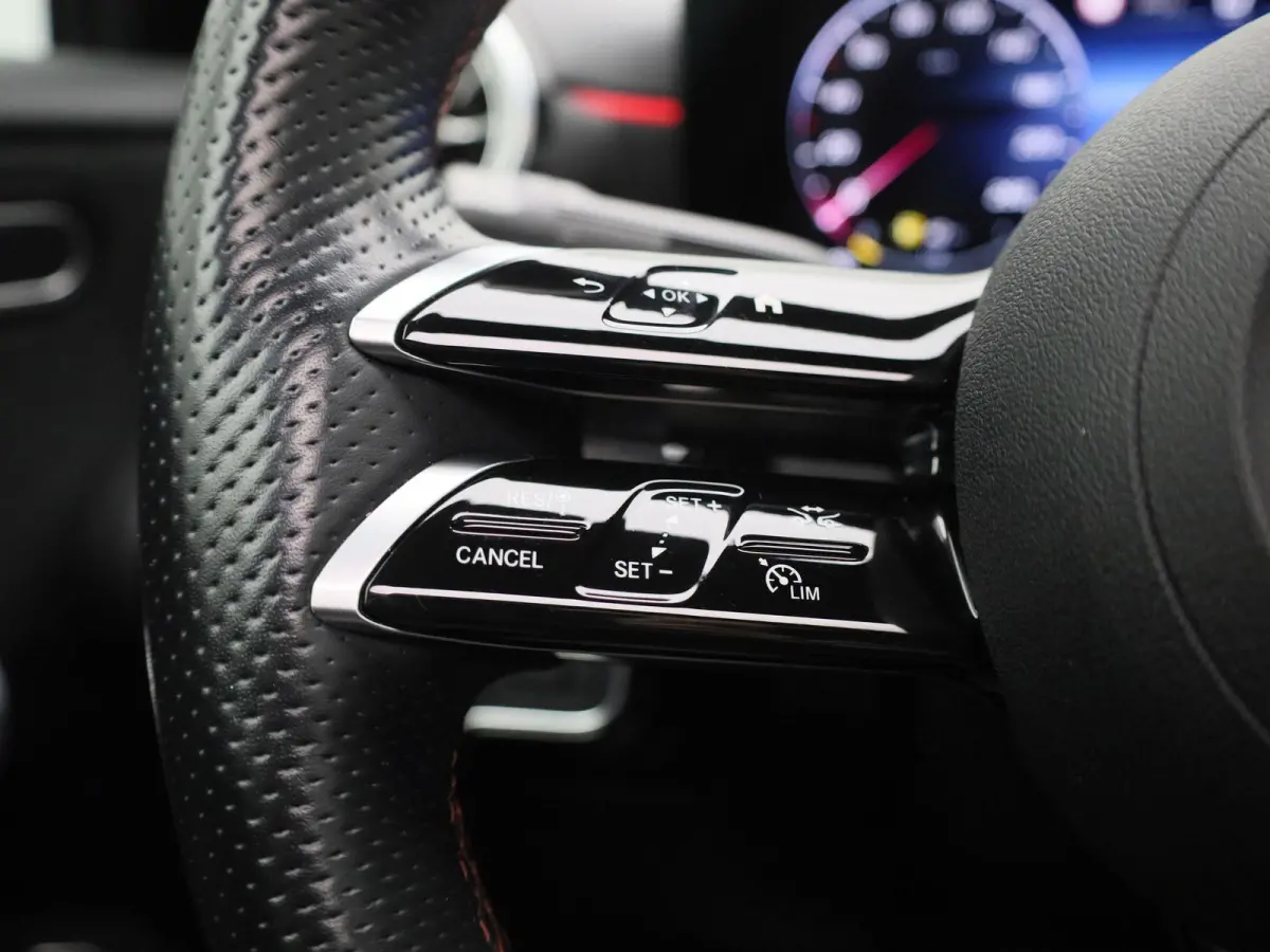 250 e AMG Line | Automaat | Apple Carplay/Android Auto | Panoramadak | Cruise Control | Achteruitrijcamera | Lichtmetalen Velgen |