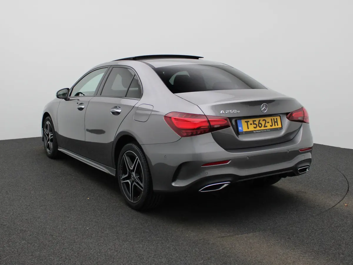 250 e AMG Line | Automaat | Apple Carplay/Android Auto | Panoramadak | Cruise Control | Achteruitrijcamera | Lichtmetalen Velgen |