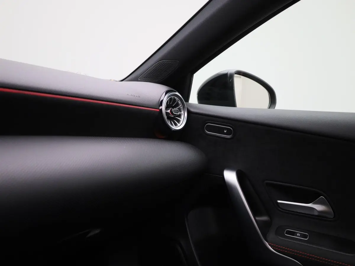 250 e AMG Line | Automaat | Apple Carplay/Android Auto | Panoramadak | Cruise Control | Achteruitrijcamera | Lichtmetalen Velgen |