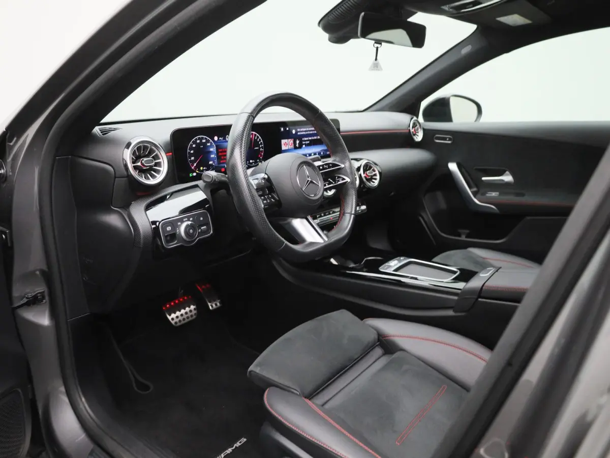 250 e AMG Line | Automaat | Apple Carplay/Android Auto | Panoramadak | Cruise Control | Achteruitrijcamera | Lichtmetalen Velgen |
