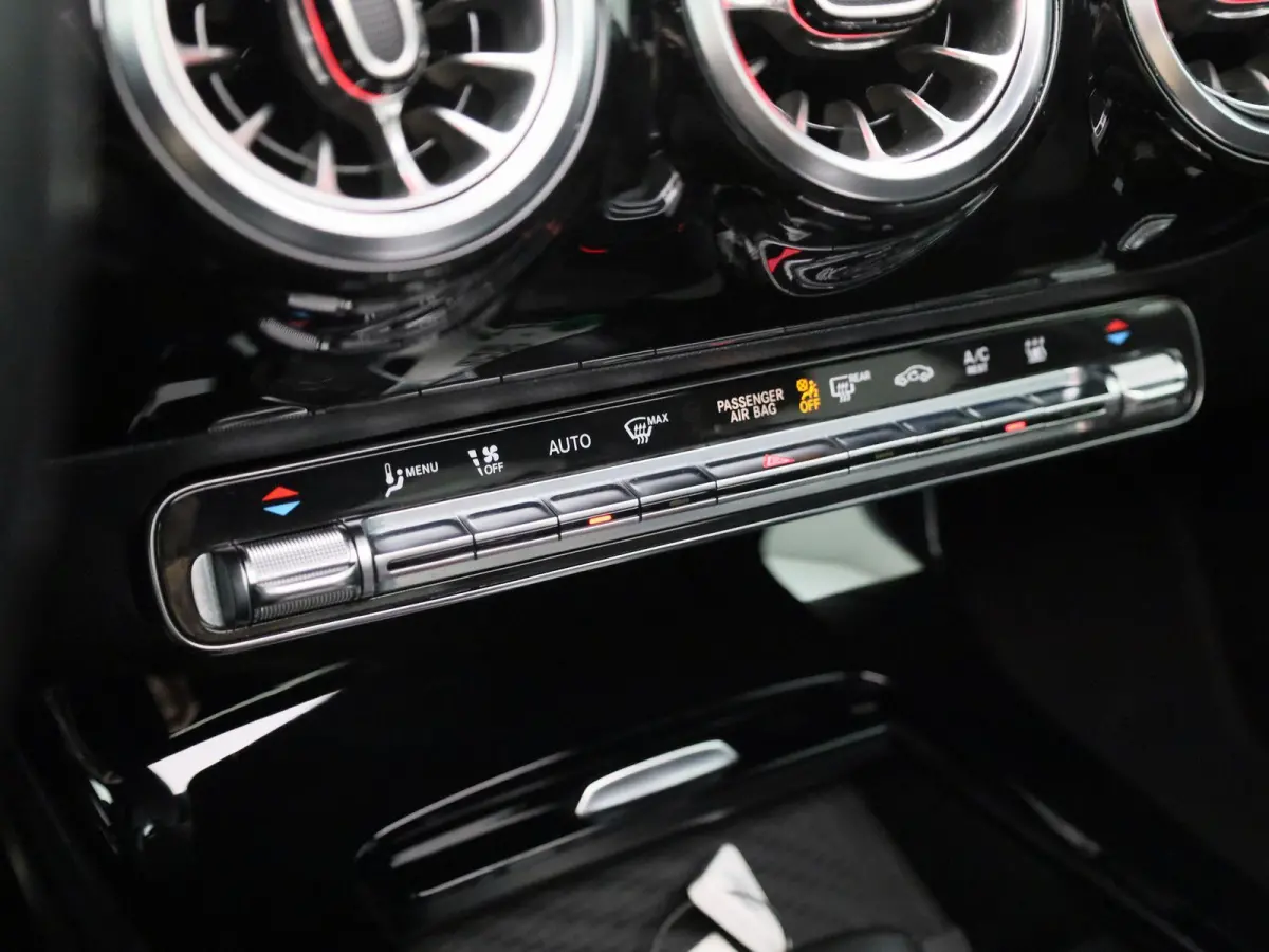 250 e AMG Line | Automaat | Apple Carplay/Android Auto | Panoramadak | Cruise Control | Achteruitrijcamera | Lichtmetalen Velgen |