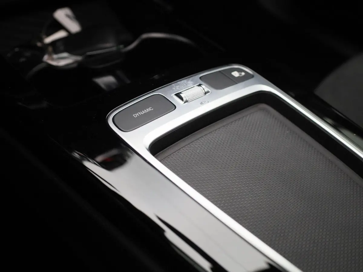 250 e AMG Line | Automaat | Apple Carplay/Android Auto | Panoramadak | Cruise Control | Achteruitrijcamera | Lichtmetalen Velgen |