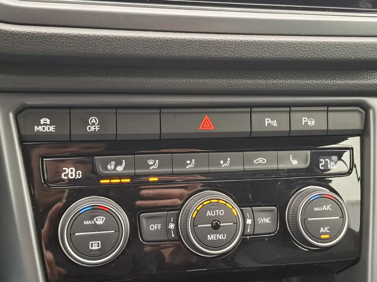 1.5 TSI R-Line | Navigatie/Android/Apple Carplay | LM Velgen 17" | Voorstoelen/Stuurwiel Verwarmd | Adaptive Cruise Control | Achteruitrijcamera | Airco |