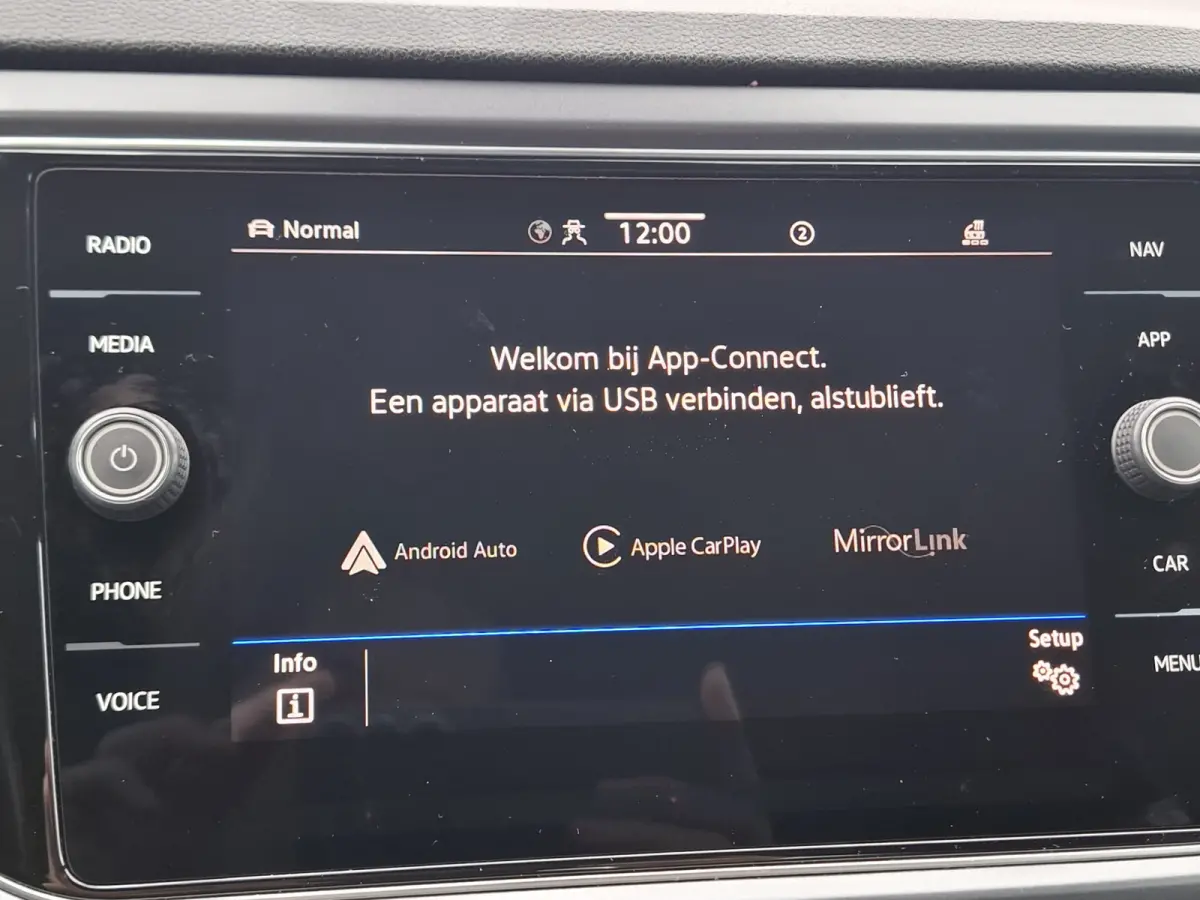 1.5 TSI R-Line | Navigatie/Android/Apple Carplay | LM Velgen 17" | Voorstoelen/Stuurwiel Verwarmd | Adaptive Cruise Control | Achteruitrijcamera | Airco |