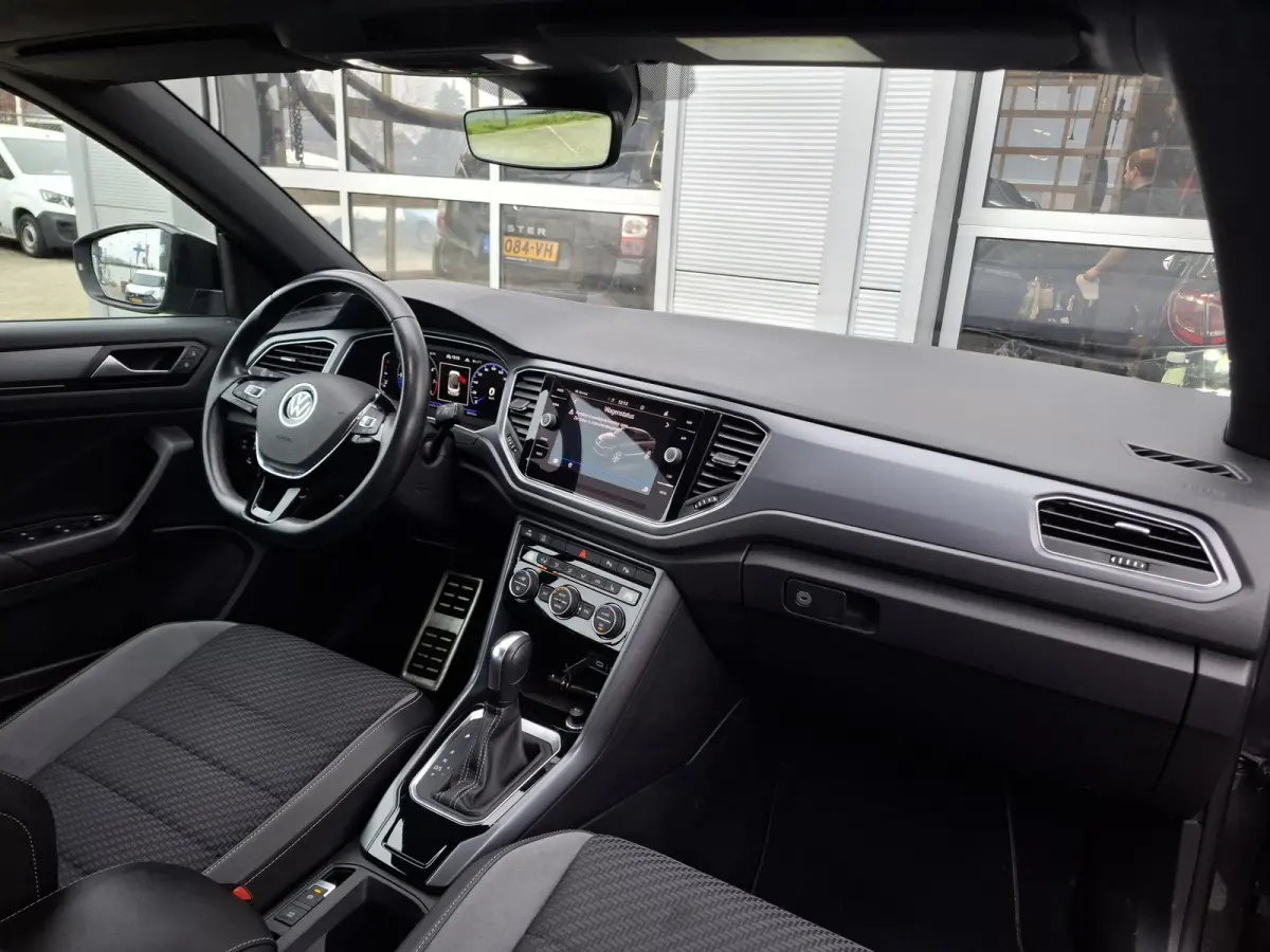 1.5 TSI R-Line | Navigatie/Android/Apple Carplay | LM Velgen 17" | Voorstoelen/Stuurwiel Verwarmd | Adaptive Cruise Control | Achteruitrijcamera | Airco |