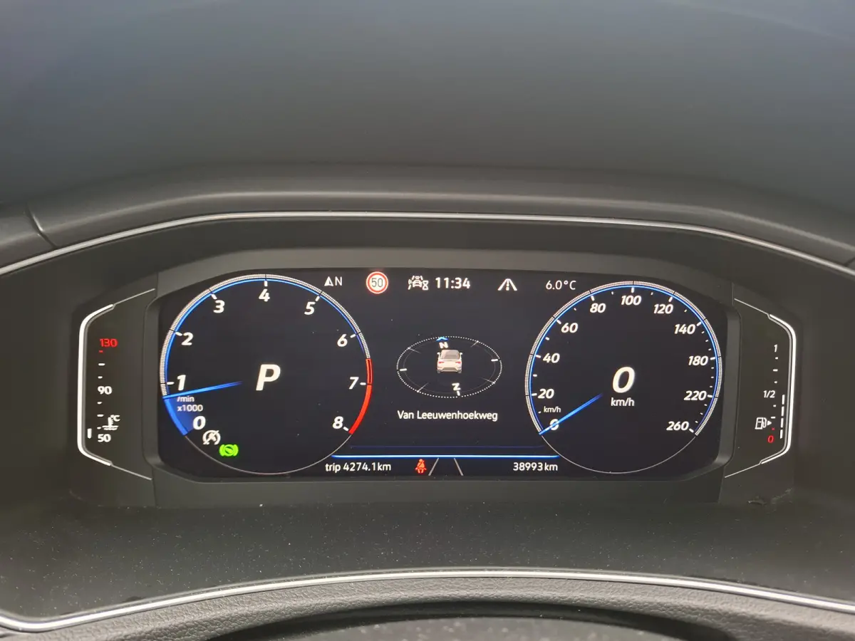 1.5 TSI R-Line | Navigatie/Android/Apple Carplay | LM Velgen 17" | Voorstoelen/Stuurwiel Verwarmd | Adaptive Cruise Control | Achteruitrijcamera | Airco |