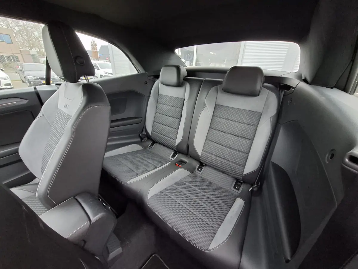 1.5 TSI R-Line | Navigatie/Android/Apple Carplay | LM Velgen 17" | Voorstoelen/Stuurwiel Verwarmd | Adaptive Cruise Control | Achteruitrijcamera | Airco |