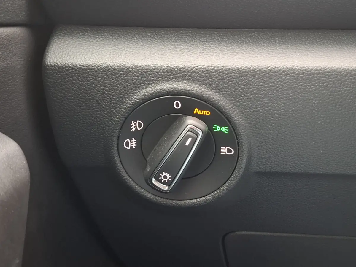 1.5 TSI R-Line | Navigatie/Android/Apple Carplay | LM Velgen 17" | Voorstoelen/Stuurwiel Verwarmd | Adaptive Cruise Control | Achteruitrijcamera | Airco |