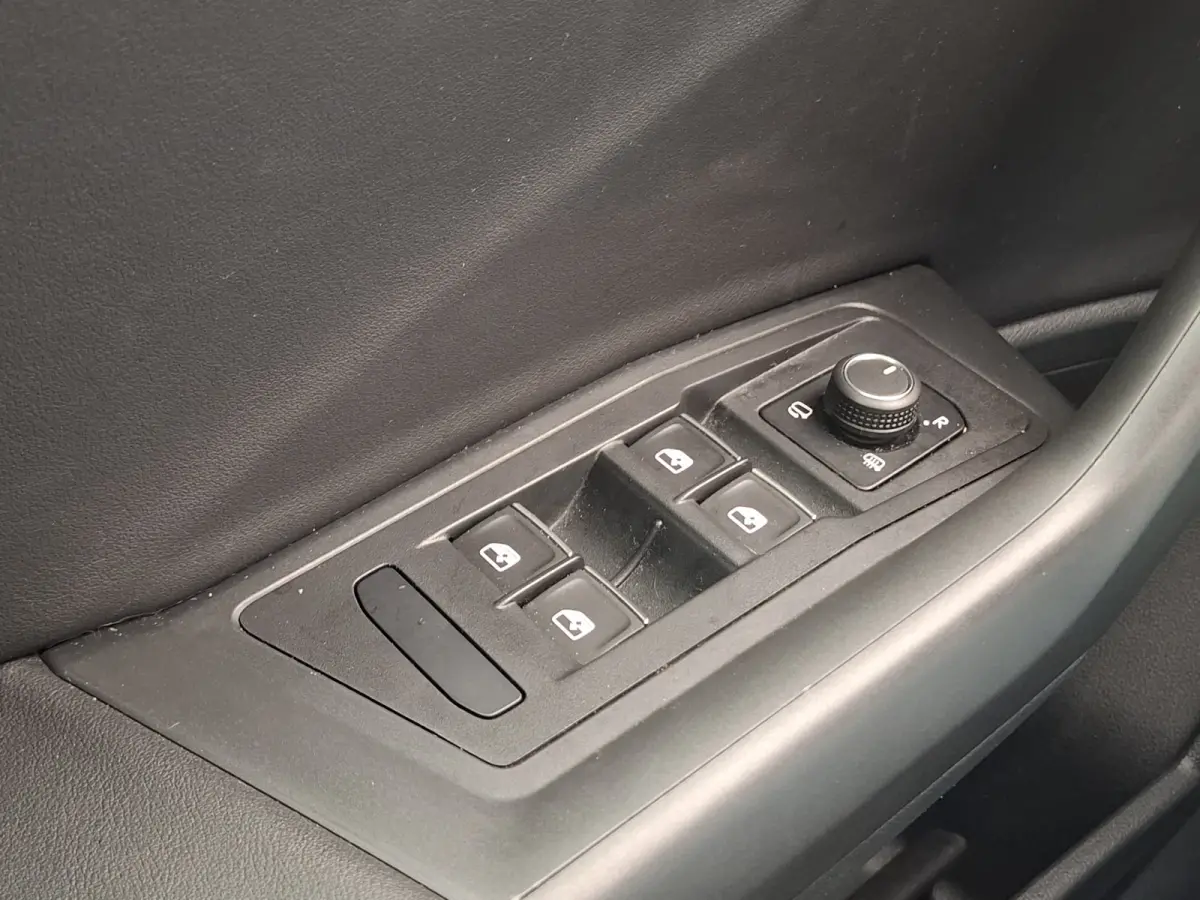 1.5 TSI R-Line | Navigatie/Android/Apple Carplay | LM Velgen 17" | Voorstoelen/Stuurwiel Verwarmd | Adaptive Cruise Control | Achteruitrijcamera | Airco |