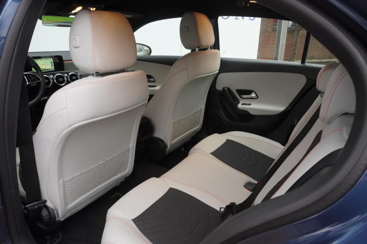 250 e Business Line PHEV / Camera / Navi / Stoelverwarm. / LED / SUPER PRIJS + APK 10-2028