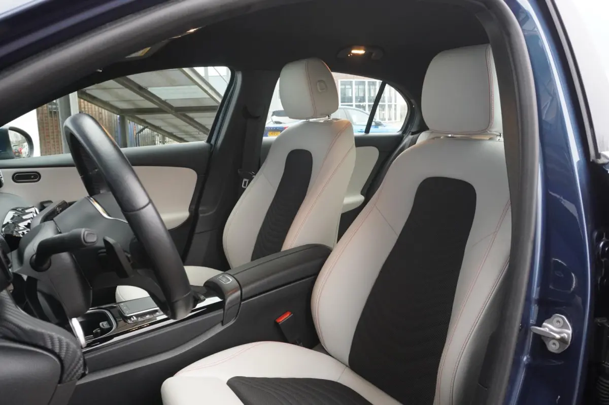 250 e Business Line PHEV / Camera / Navi / Stoelverwarm. / LED / SUPER AANBIEDING