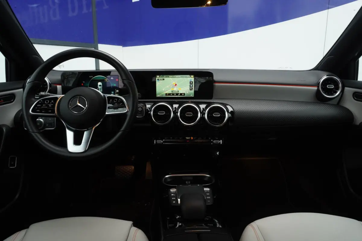 250 e Business Line PHEV / Camera / Navi / Stoelverwarm. / LED / SUPER AANBIEDING