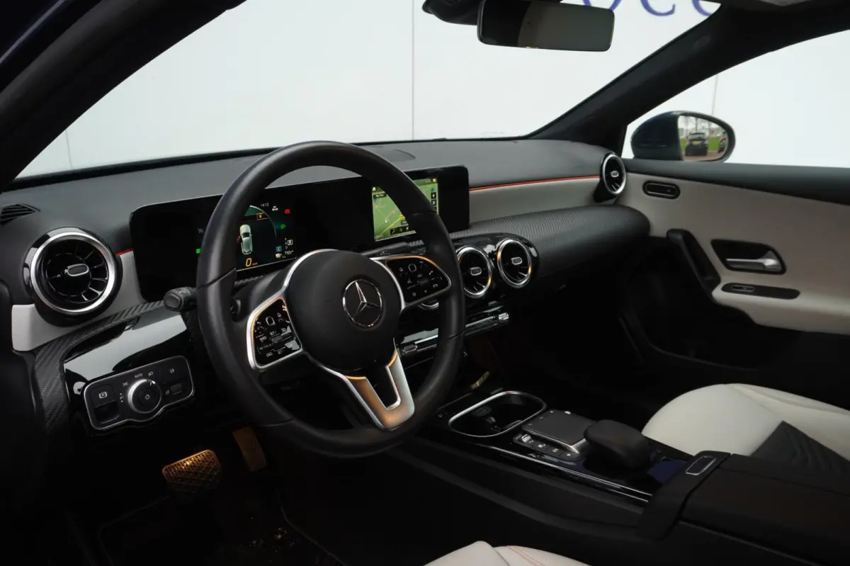 250 e Business Line PHEV / Camera / Navi / Stoelverwarm. / LED / SUPER AANBIEDING