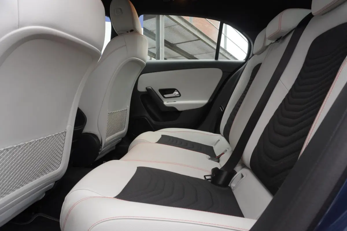 250 e Business Line PHEV / Camera / Navi / Stoelverwarm. / LED / SUPER PRIJS + APK 10-2028